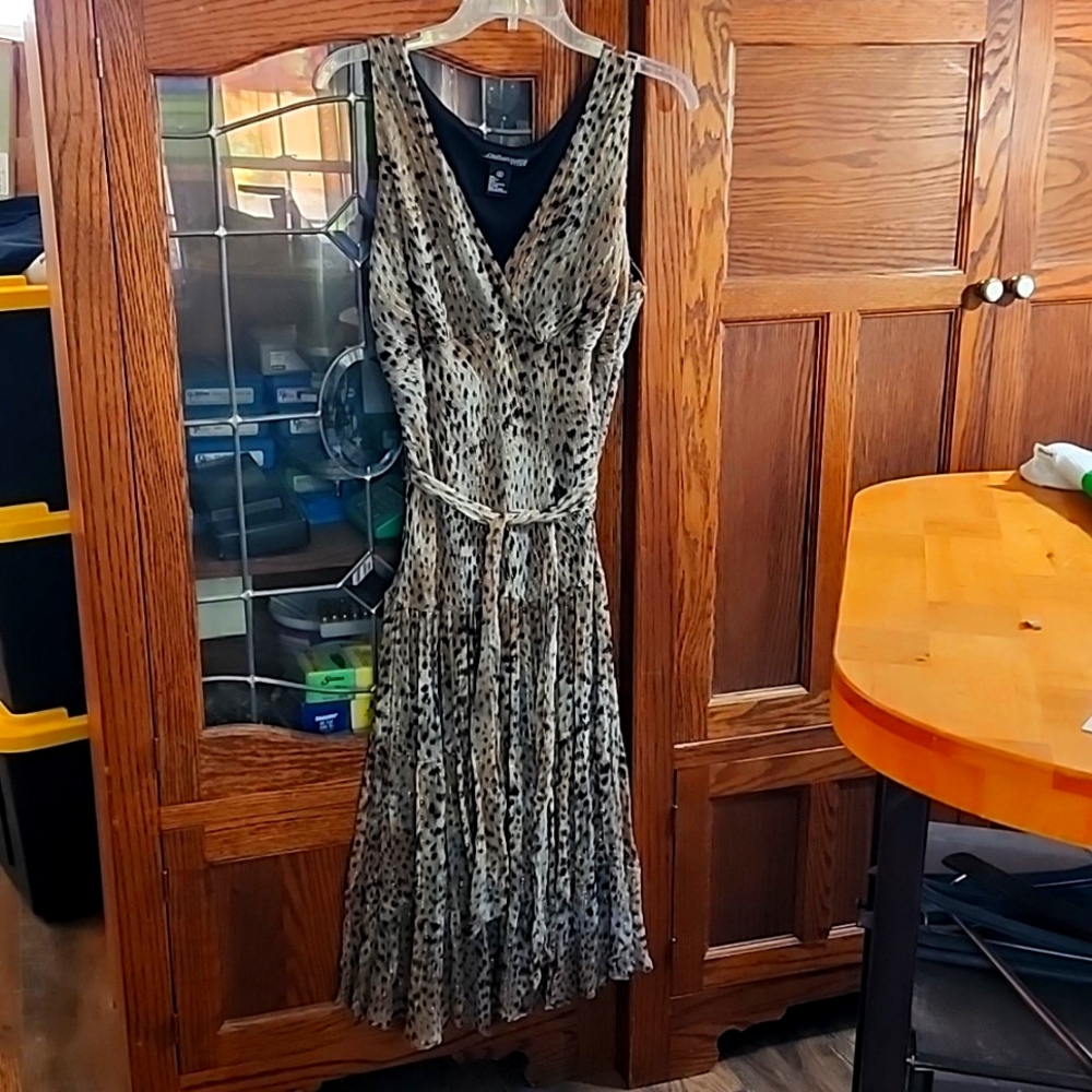 NWOT JOHNATHAN MARTIN Studios 100% Silk Pleated Ruffled Hem Size 12